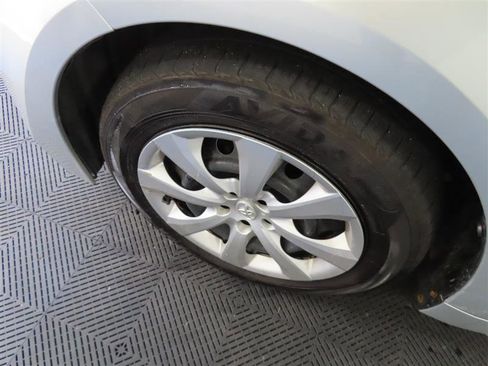 Used 2025 Toyota Corolla LE AWD/4WD image 6