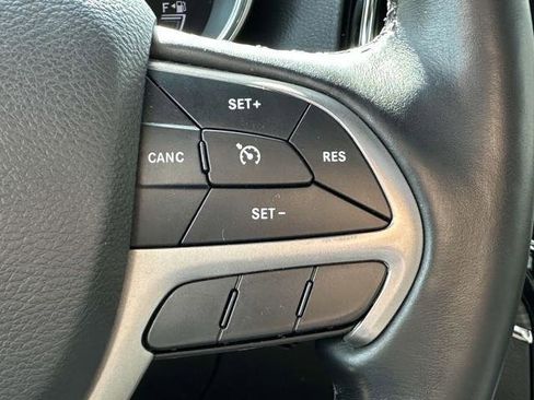 Certified 2020 Jeep Grand Cherokee Limited AWD/4WD image 37