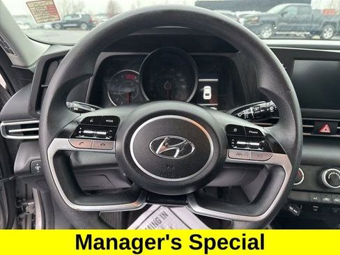 Used 2023 Hyundai Elantra SE image 16