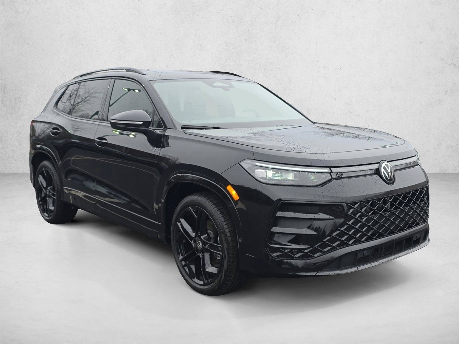 New 2026 Volkswagen Tiguan SE R-Line FWD image 9
