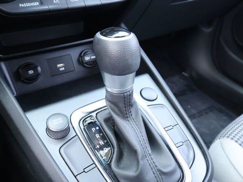 Used 2022 Hyundai Kona SE image 28