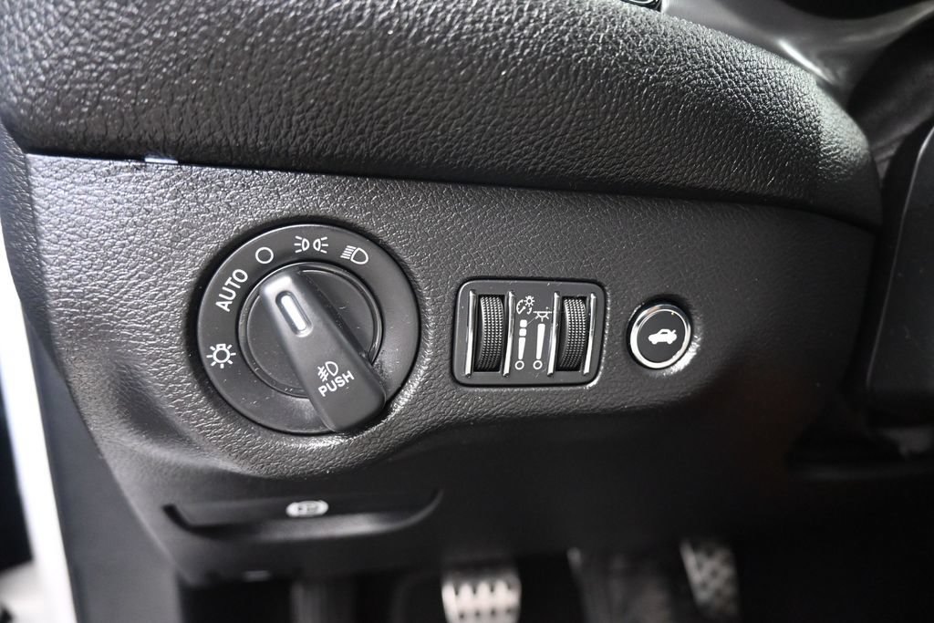 Used 2019 Dodge Challenger R/T Scat Pack w/ Shaker Package RWD image 26