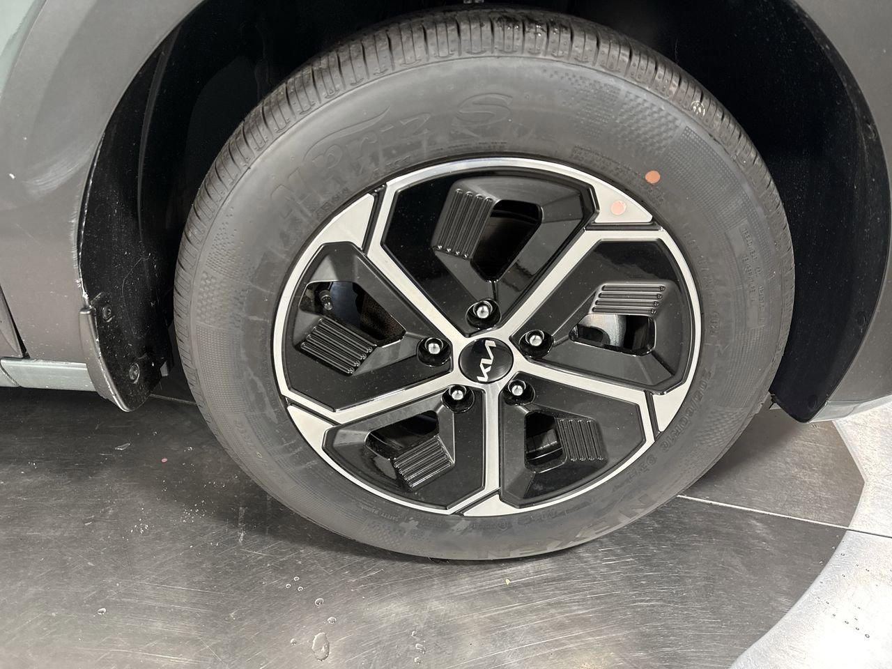 New 2026 Kia Niro EX FWD image 17