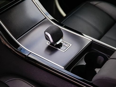 Used 2026 Land Rover Range Rover Velar Dynamic SE image 15