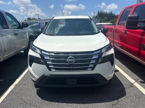 Used 2024 Nissan Rogue S AWD/4WD image 4