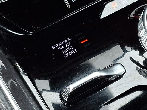 Certified 2022 Jeep Wagoneer Series I AWD/4WD image 25