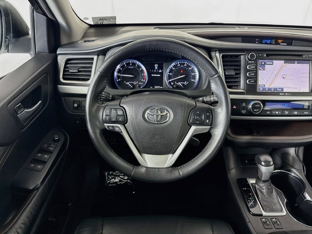 Used 2015 Toyota Highlander XLE AWD/4WD image 26