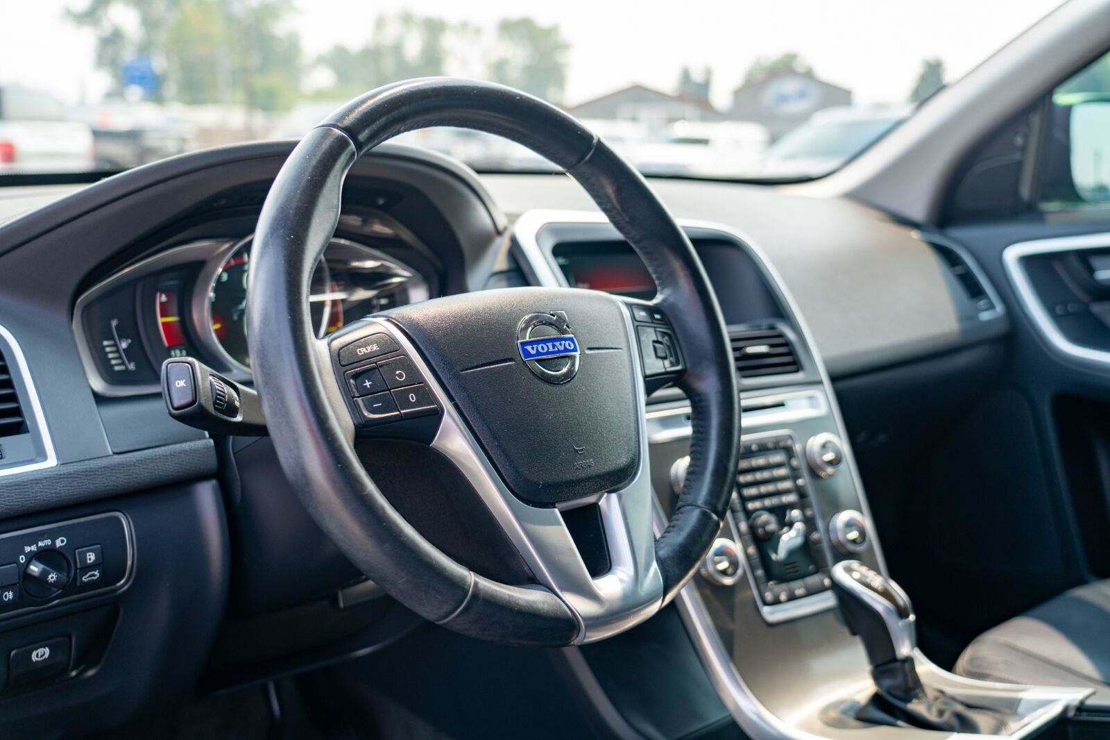 Used 2015 Volvo XC60 T5 AWD/4WD image 12