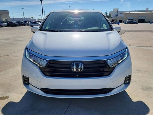 Used 2024 Honda Odyssey EX-L image 2