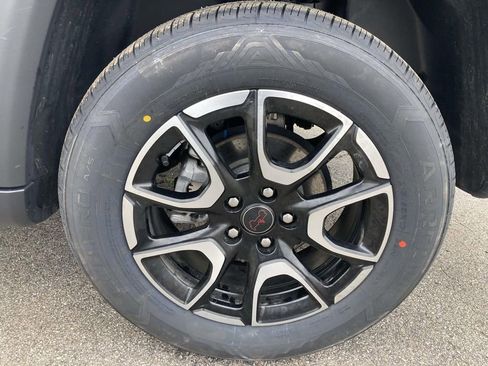 Used 2025 Jeep Compass Trailhawk image 13