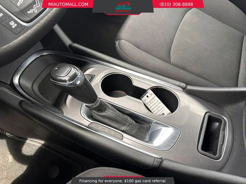 Used 2017 Chevrolet Malibu LT FWD image 15