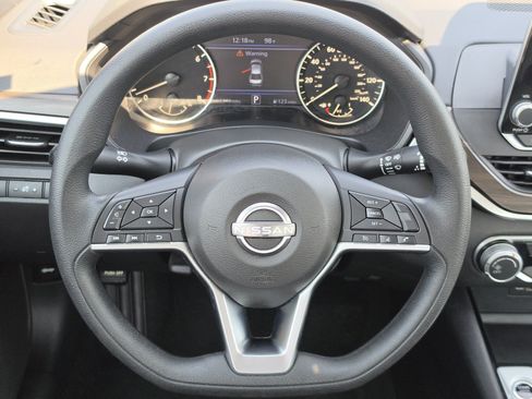 Used 2024 Nissan Altima 2.5 SV FWD image 16