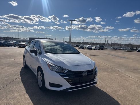 Certified 2024 Nissan Versa S w/ Trunk Package image 2