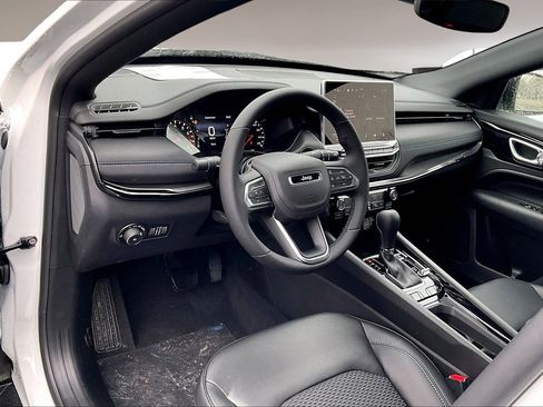 New 2026 Jeep Compass Latitude image 7