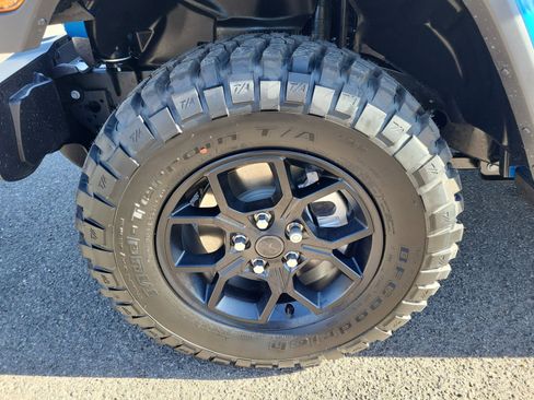 New 2025 Jeep Gladiator High Tide image 31