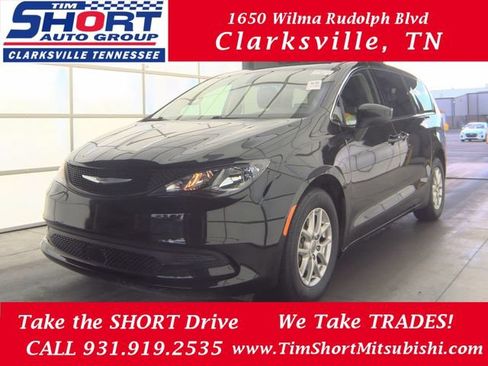 Used 2022 Chrysler Voyager LX FWD image 1