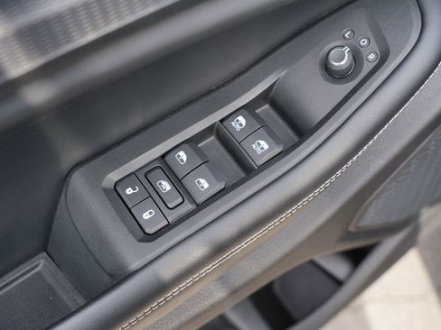 Used 2024 Jeep Grand Cherokee Altitude image 14