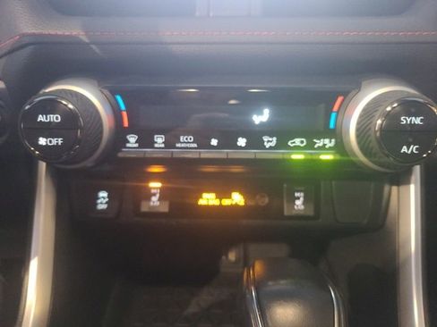 Used 2023 Toyota RAV4 SE image 28