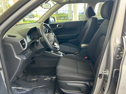 Used 2026 Hyundai Venue SEL FWD image 6