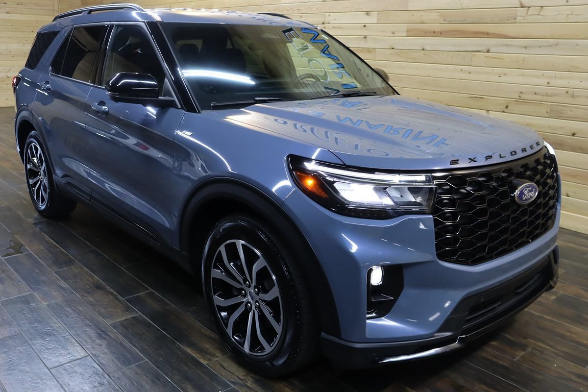 Used 2025 Ford Explorer ST-Line RWD image 2