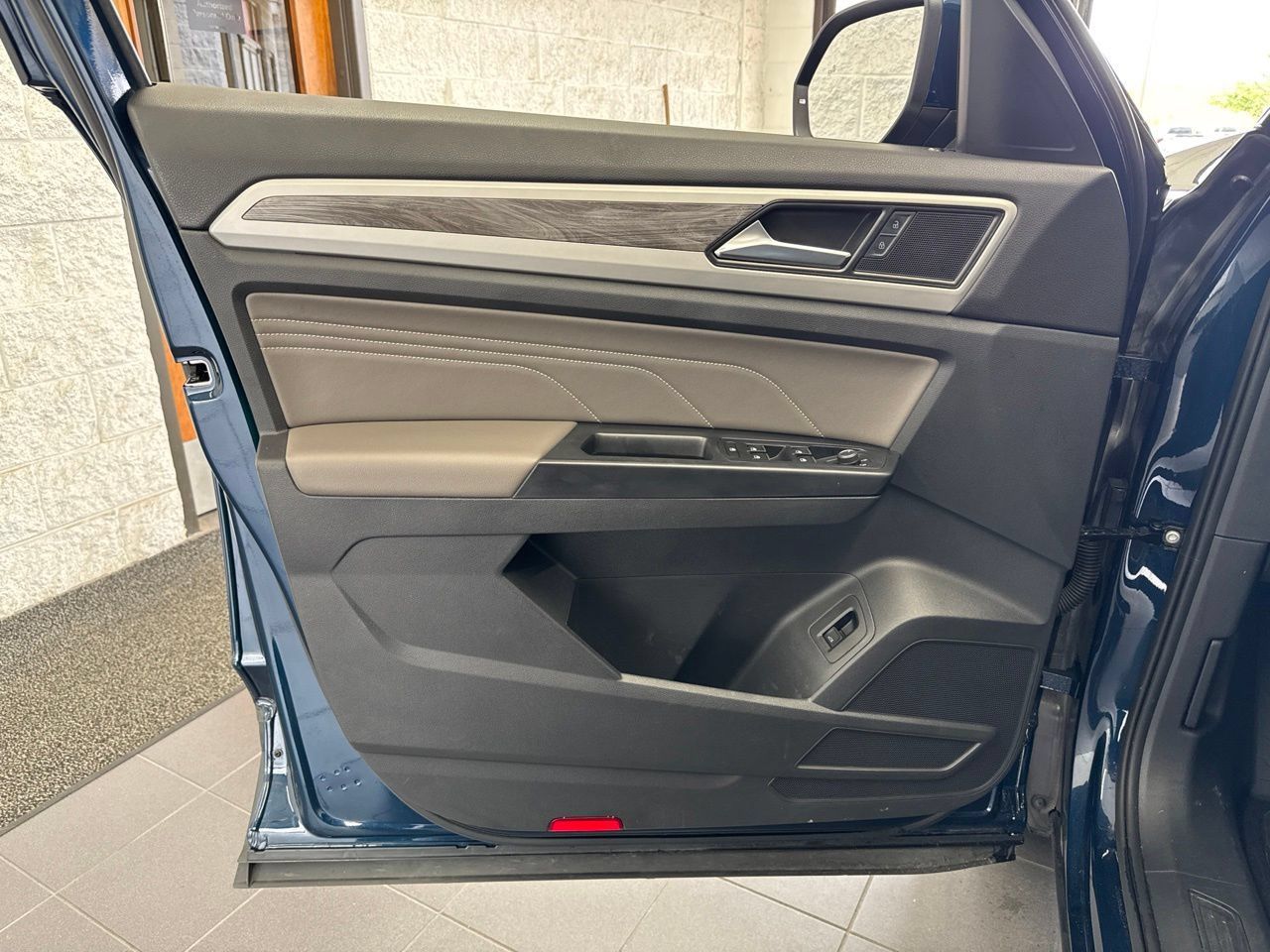 Used 2021 Volkswagen Atlas Cross Sport SE w/ Panoramic Sunroof Package AWD/4WD image 35