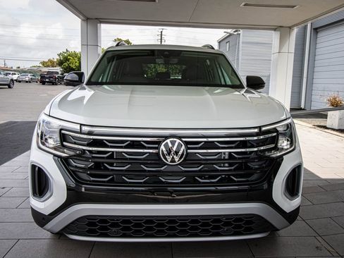 New 2026 Volkswagen Atlas Peak Edition image 9