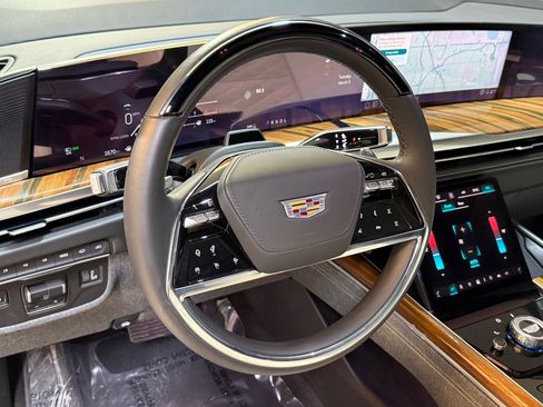 Certified 2025 Cadillac Escalade Sport Platinum w/ LPO, ONYX Package image 17