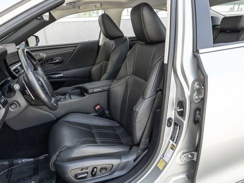 Used 2025 Lexus ES 300h w/ Accessory Package (Z2) FWD image 13