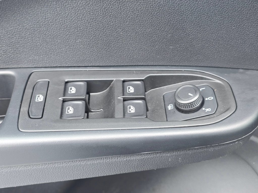 Used 2023 Volkswagen Taos SE AWD/4WD image 23
