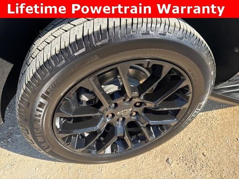 Used 2022 Chevrolet Tahoe RST w/ Sport Performance Package image 33