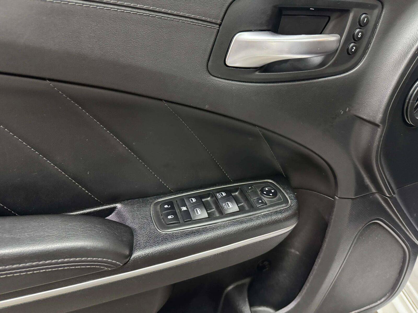 Used 2019 Dodge Charger Scat Pack w/ Dynamics Package RWD image 15