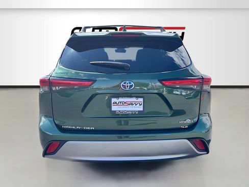Used 2023 Toyota Highlander XLE w/ Protection Package #3 (TMS) FWD image 6