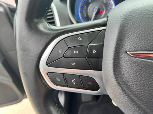 Used 2020 Chrysler 300 Touring L w/ Value Package AWD/4WD image 28
