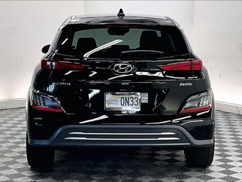 Used 2023 Hyundai Kona Limited FWD image 3
