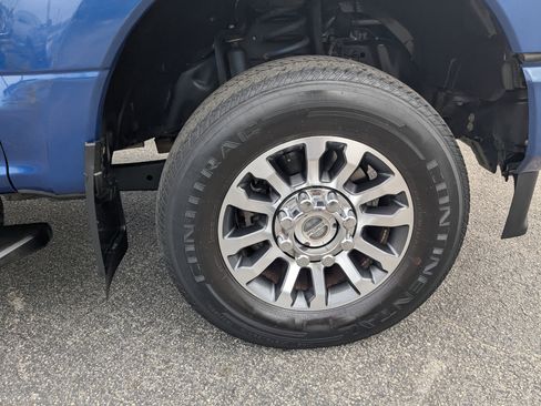 Used 2022 Ford F350 Lariat image 11