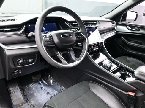 Used 2023 Jeep Grand Cherokee L Laredo image 12