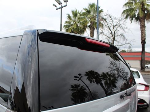 Used 2014 GMC Yukon XL Denali image 16