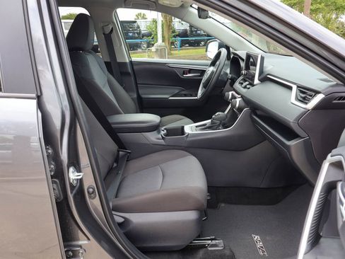 Used 2025 Toyota RAV4 XLE FWD image 9
