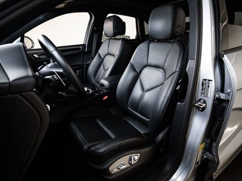 Certified 2026 Porsche Macan AWD/4WD image 29