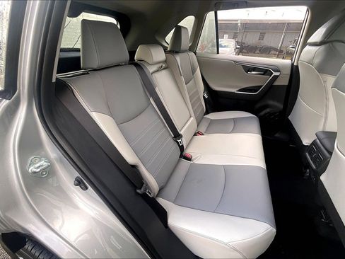 Used 2025 Toyota RAV4 Limited image 32