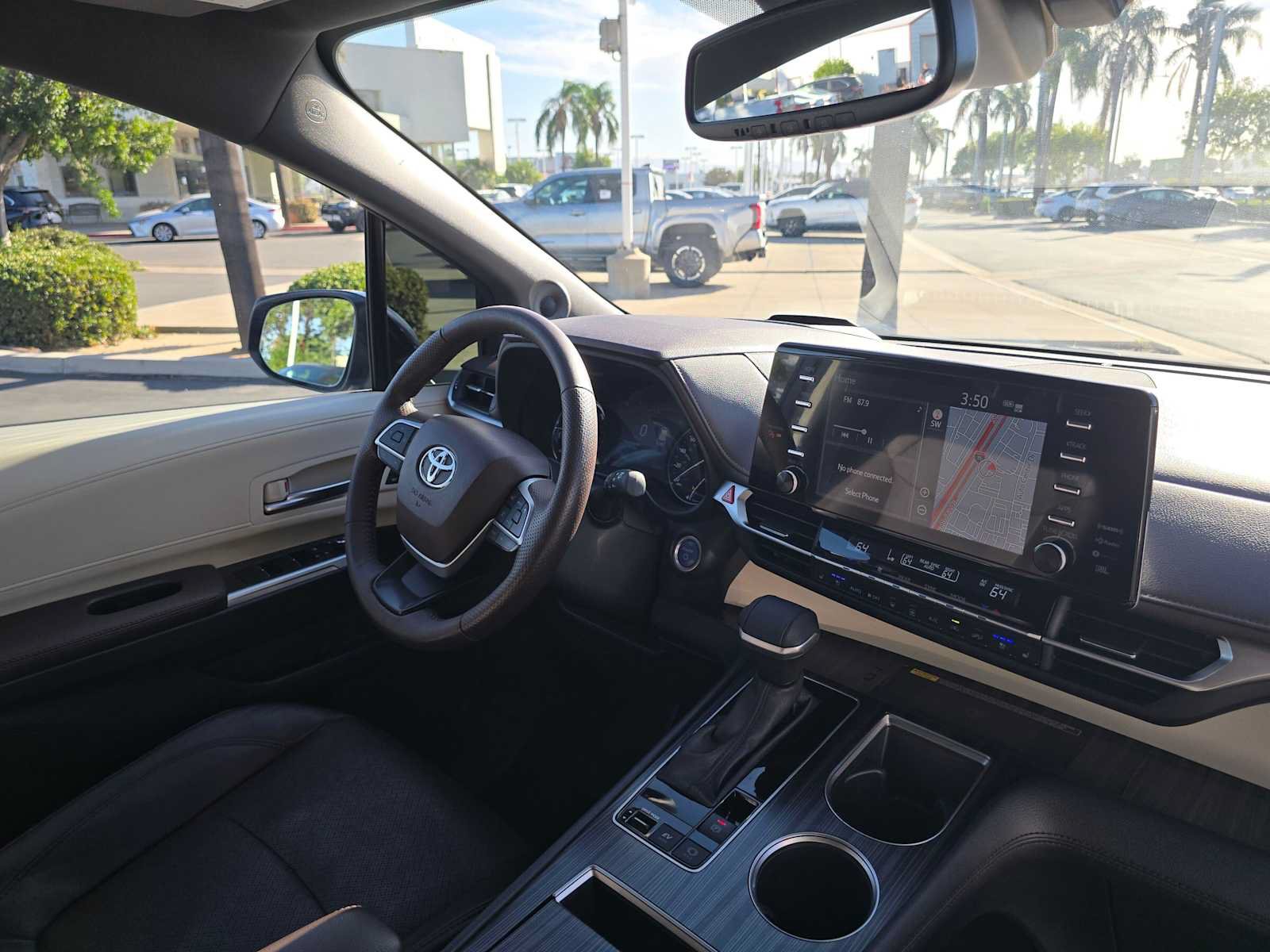 Used 2023 Toyota Sienna Platinum FWD image 11