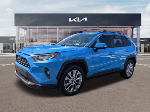 Used 2019 Toyota RAV4 XLE Premium image 9