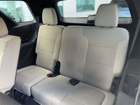 Used 2023 Chevrolet Traverse LS image 12