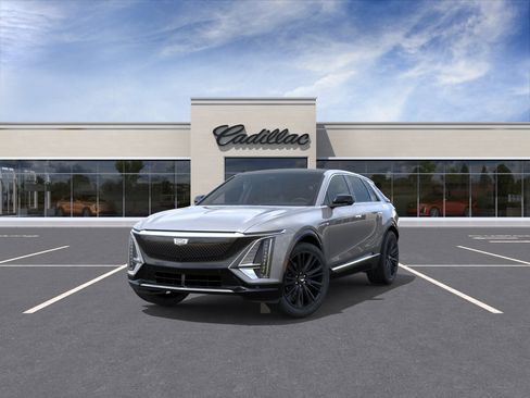 New 2026 Cadillac Lyriq Luxury w/ LPO, Bronce Accent Package RWD image 32
