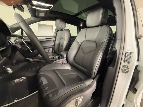 New 2026 Porsche Macan image 4