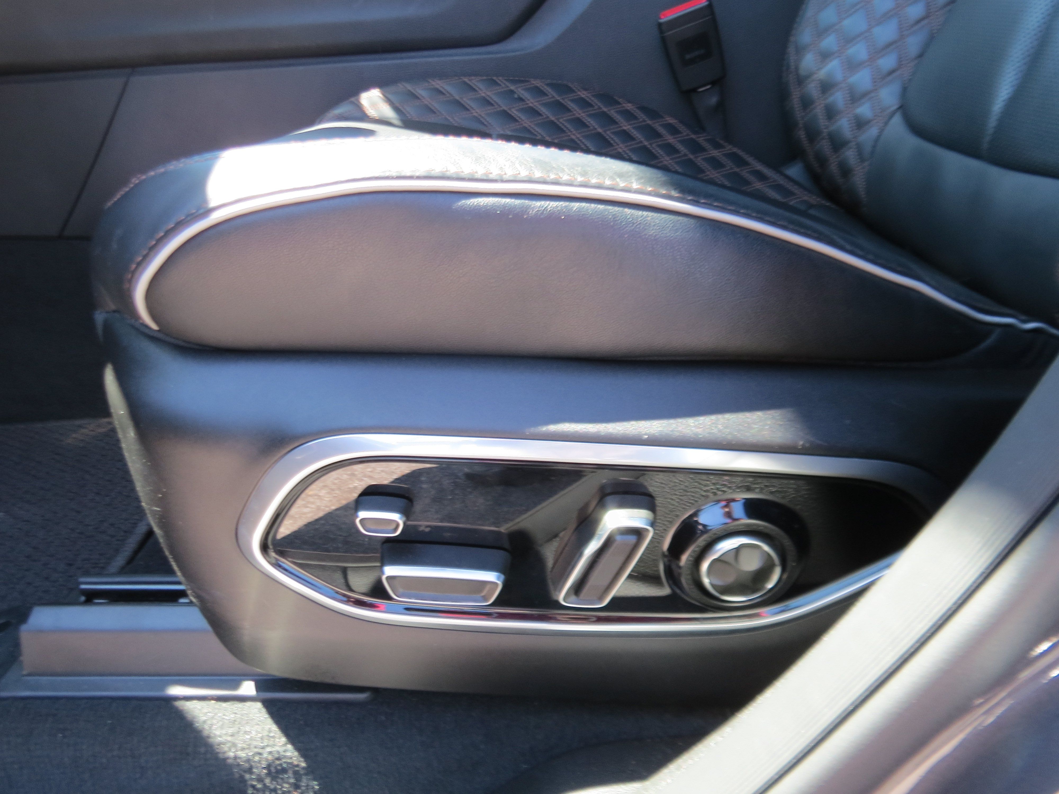 Used 2025 Jeep Grand Cherokee Summit AWD/4WD image 16