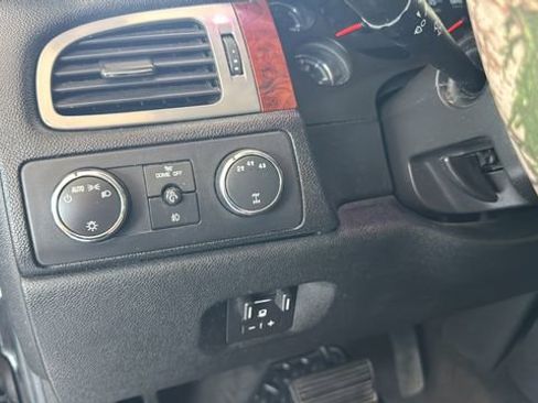 Used 2010 Chevrolet Silverado 2500 LTZ w/ Convenience Package AWD/4WD image 10