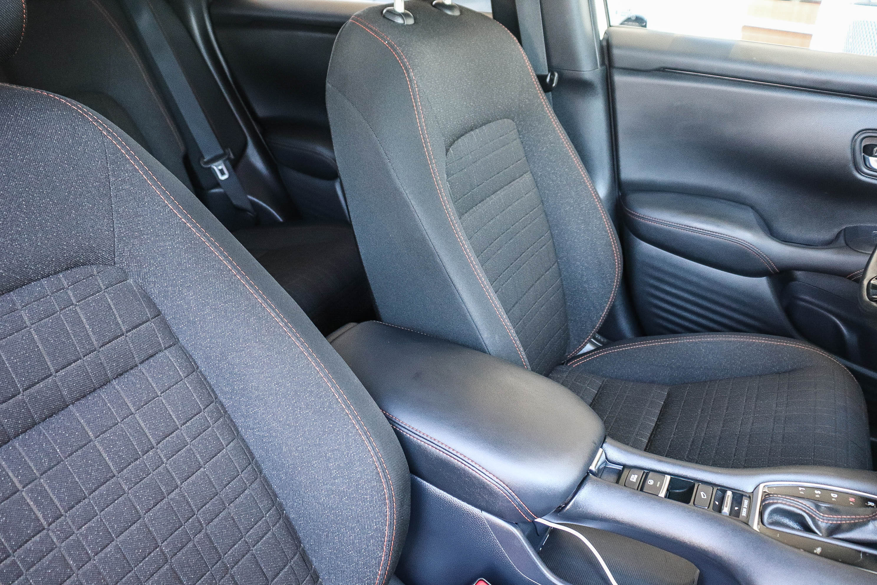 Certified 2025 Honda HR-V Sport image 19