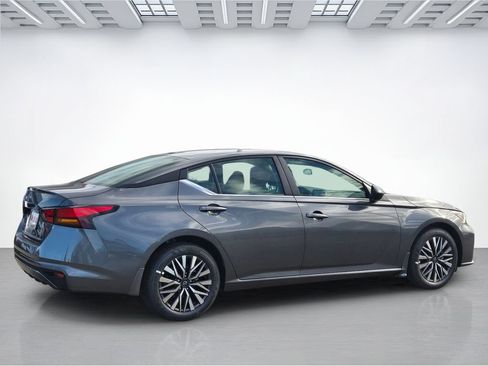 New 2026 Nissan Altima 2.5 SV FWD image 3