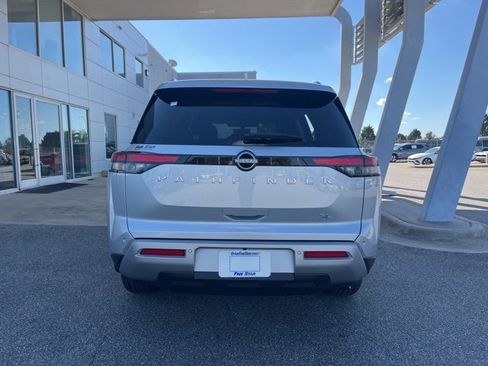 New 2025 Nissan Pathfinder SL image 25